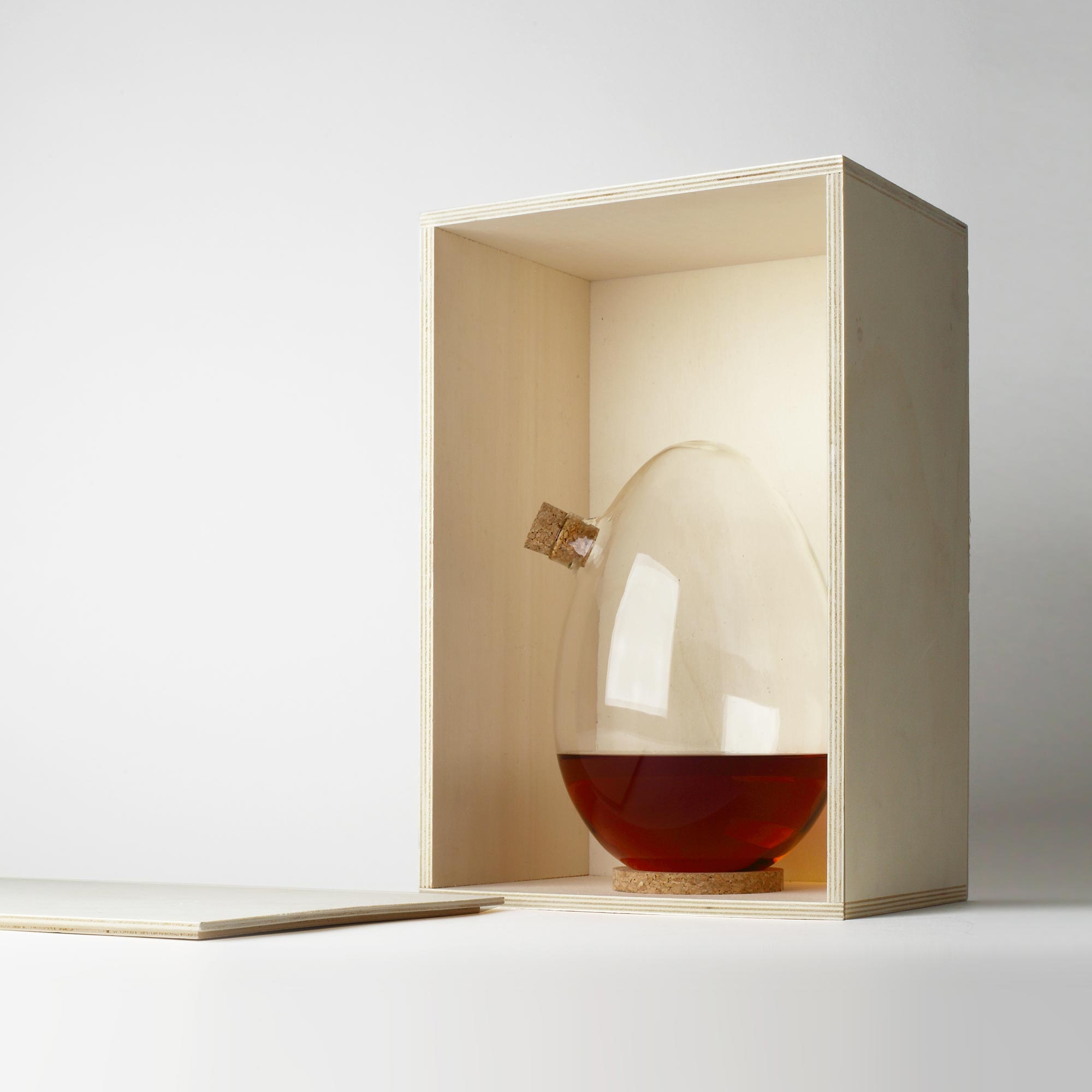 designerbox-10-carafe-sebastian-bergne-box-design