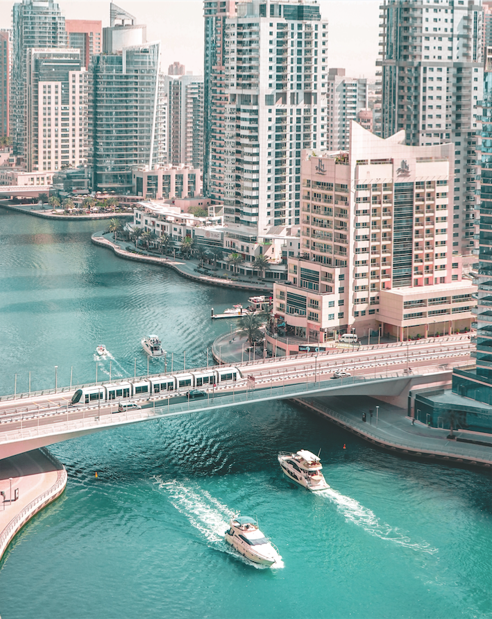 Nouveau quartier de Dubaï Marina destiné au tourisme de luxe et expatriés, Émirats Arabes Unis © Ling Tang - Unsplash
