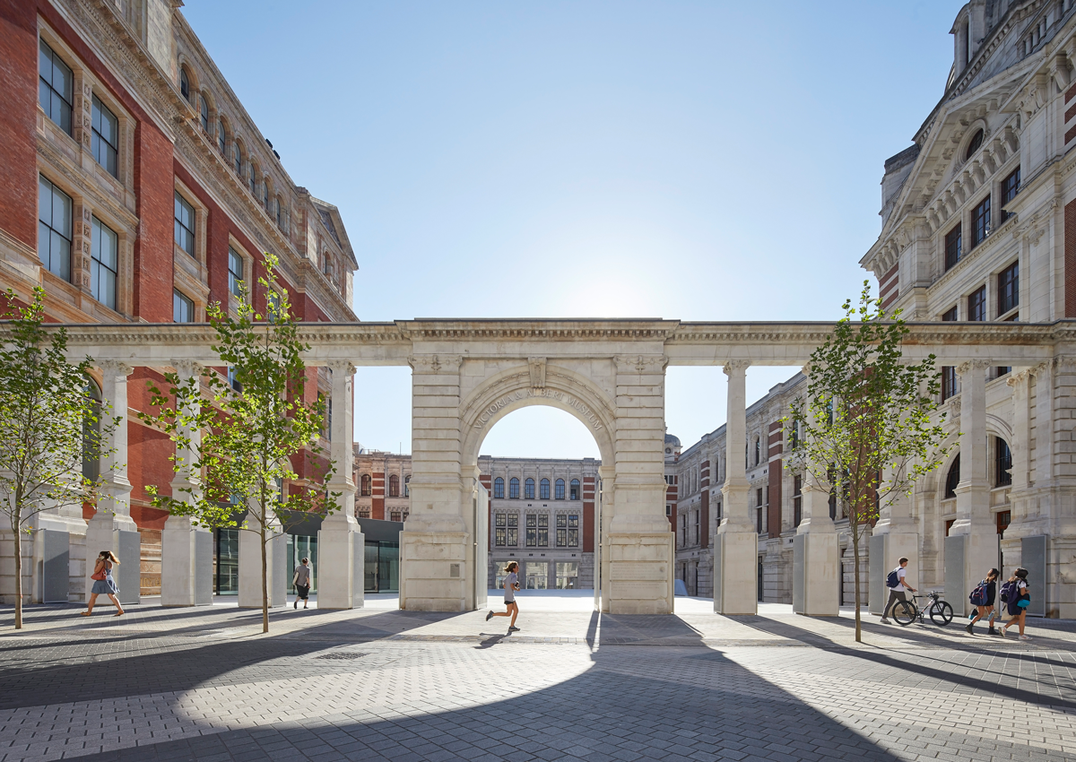 6_The-Aston-Webb-Screen,-the-V&A-Exhibition-Road-Quarter,-designed-by-AL_A-©Hufton+Crow