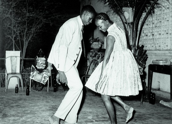 Malick Sidibé, Nuit de noël, 1965, tirage noir et blanc 