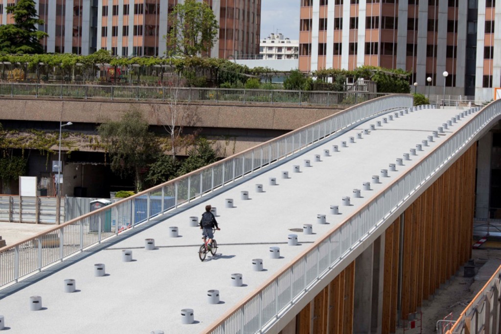 -Passerelle piétonne Constant Lemaitre à Boulogne Billancourt Jean-Marc Weill Architecte Ingénieur avec Christian Devillers Architecte Urbaniste 