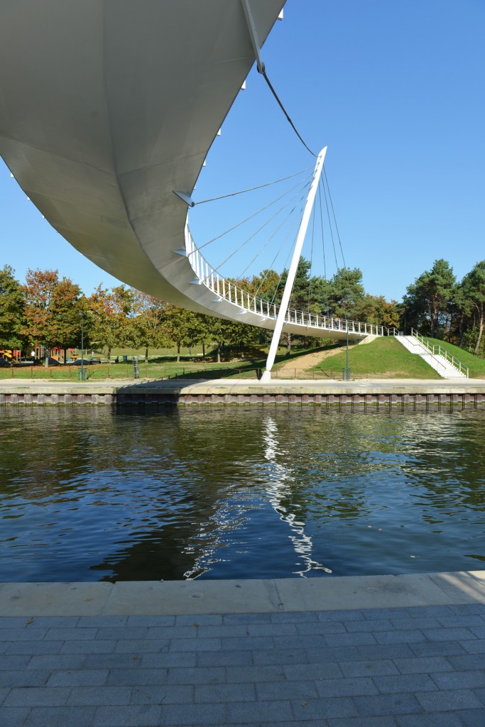 -Passerelle Pierre Simon Girard sur le canal de l’Ourcq Jean-Marc Weill Architecte Ingénieur avec Christian Devillers Architecte Urbaniste