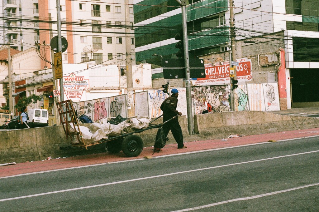 Un catador dans les rues de São Paulo © Carmen Olsen Roman