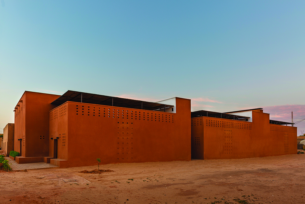 Niamey 2000 Housing, South facade at dusk © united4design