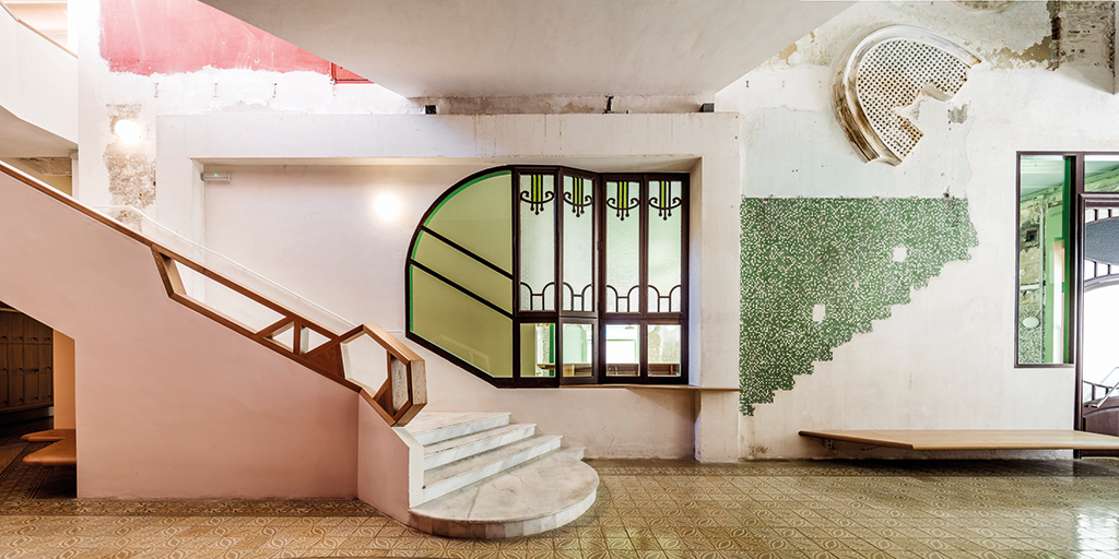 Interior view of the Sala Beckett in Barcelona, a project fully documented at the Venice Architecture Biennale. Photography © Adrià Goula