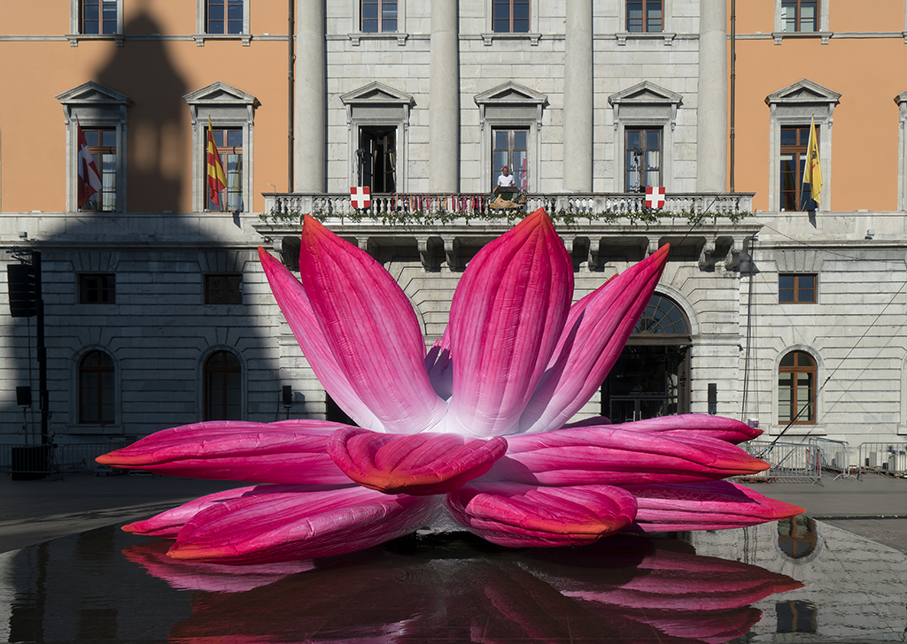 Breathing Lotus Flower, Choi Jeong Hwa © Marc Domage