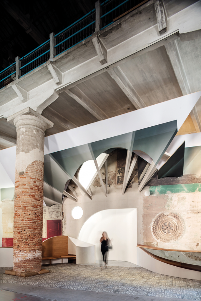 "Liquid Light", 2018 Venice architecture Biennale © Adrià Goula