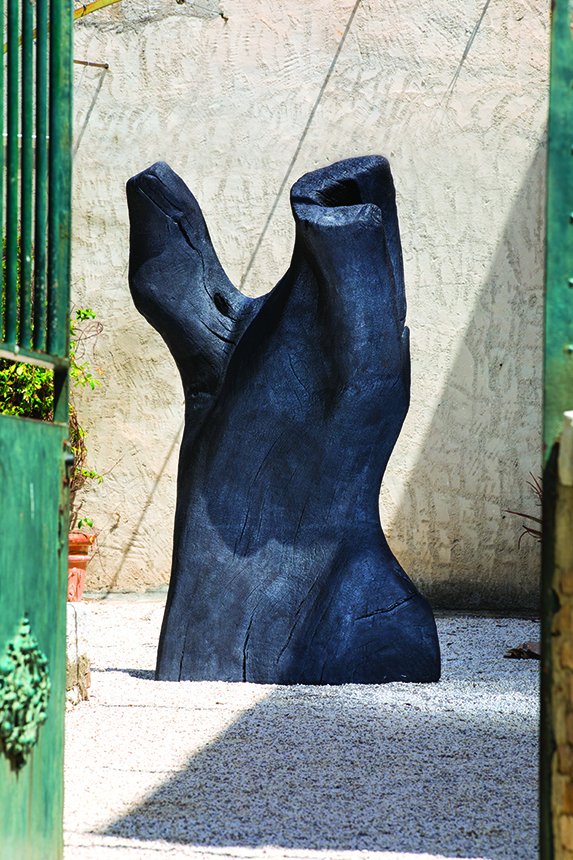 09 David Nash _Torso_2011_Bronze_196x94x61 cm_ courtesy de l'artiste & Galerie Lelong & Co _ BIS 2018_Photo Lionel Bouffier-1