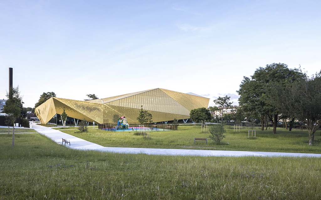 Complexe multisports La Fontaine, Antony, 2018 © Sergio Grazia