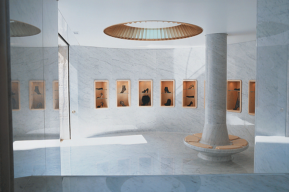 Azzedine Alaïa boutique, in association with Marc Newson, Paris, 2006 © Christoph Kicherer