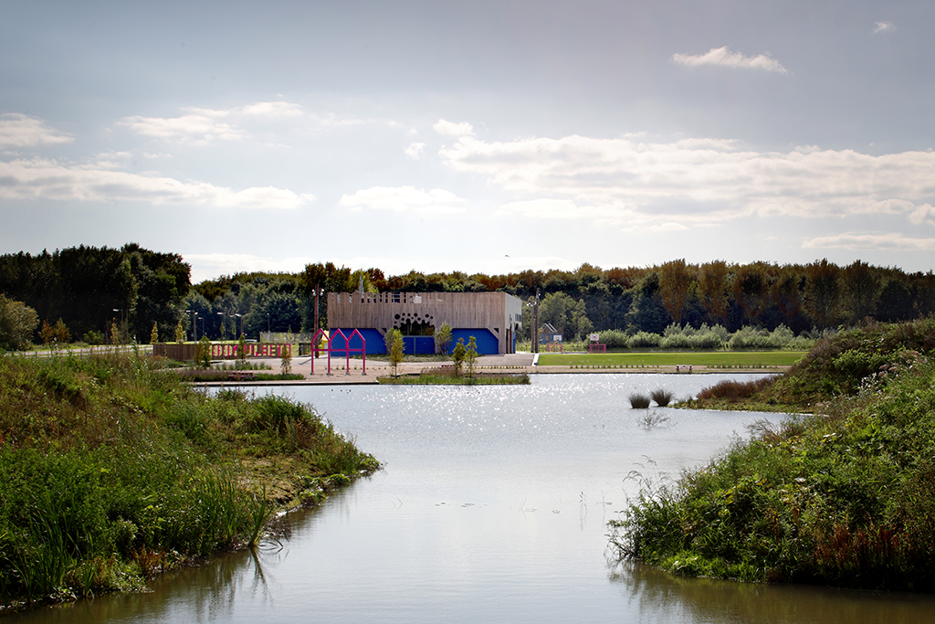 La Villa est un centre culturel et communautaire situé à Hoogvliet, au sud de Rotterdam, au cœur d’un parc de 5,4 hectares, tous deux dessinés par les architectes de l’ancienne agence FAT. © Rob Parrish