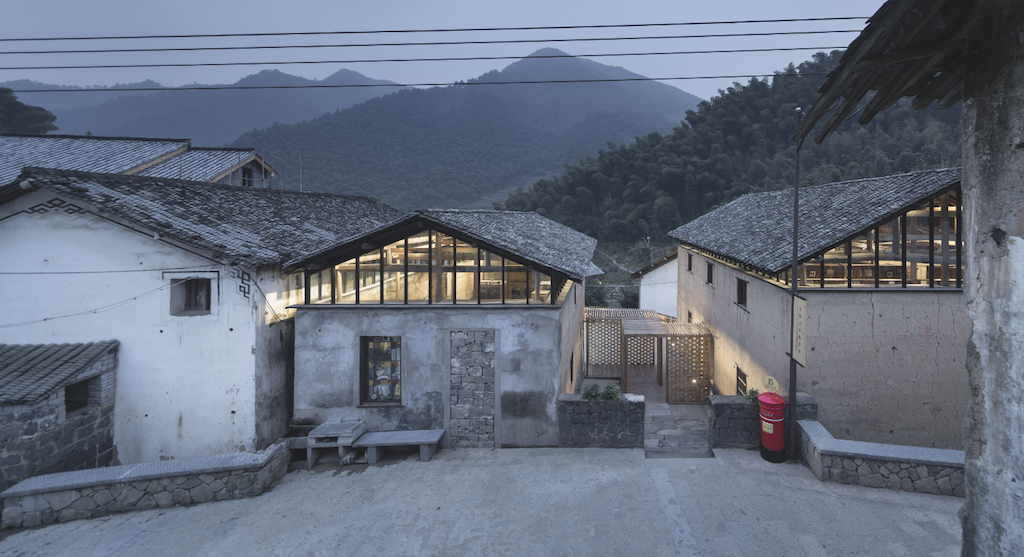 In Daijiashan, AZL Architects have renovated two old houses into a bookstore and a café, on 260 sq.metres, connected by a pierced wooden corridor. © Yao Li