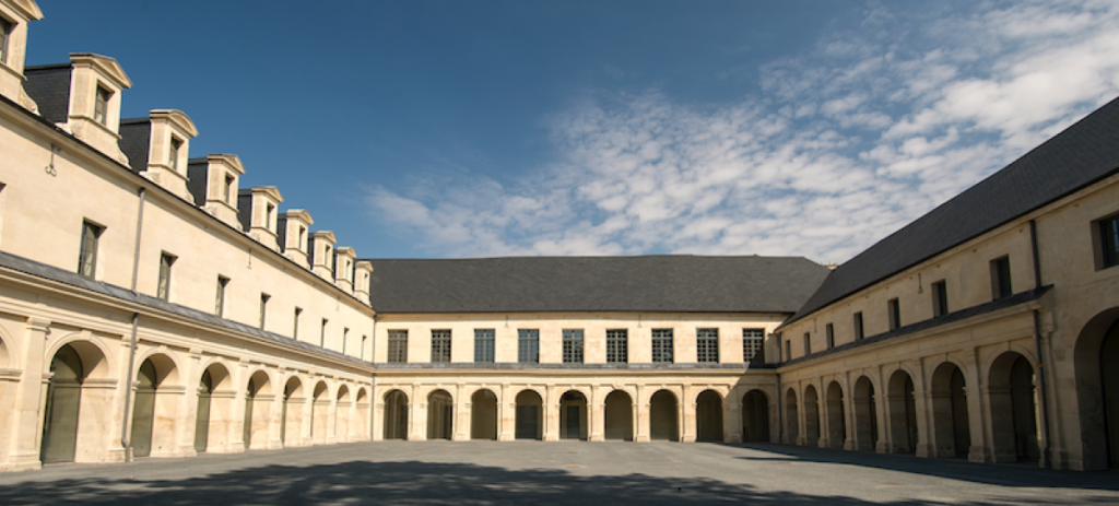 Cour intérieure du Frac Normandie Caen. Photo : Marc Domage © Frac Normandie Caen