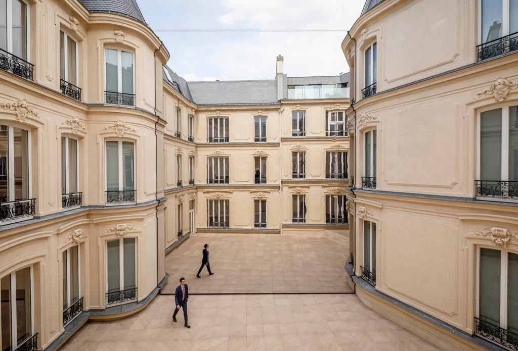 Projet lauréat. Le Mur Miroir, Avenue George V, Paris (8ème), 2018. Vous Êtes Ici Architectes / Euro-Shelter, DR via DP Duo at Work
