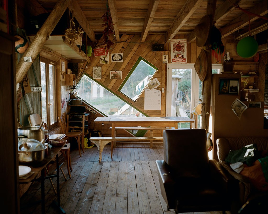 © Cyrille Weiner, Notre-Dame-des-Landes ou le métier de vivre, Les 100 Noms (vue intérieure), Zad de Notre-Dame-des-Landes, novembre-2016