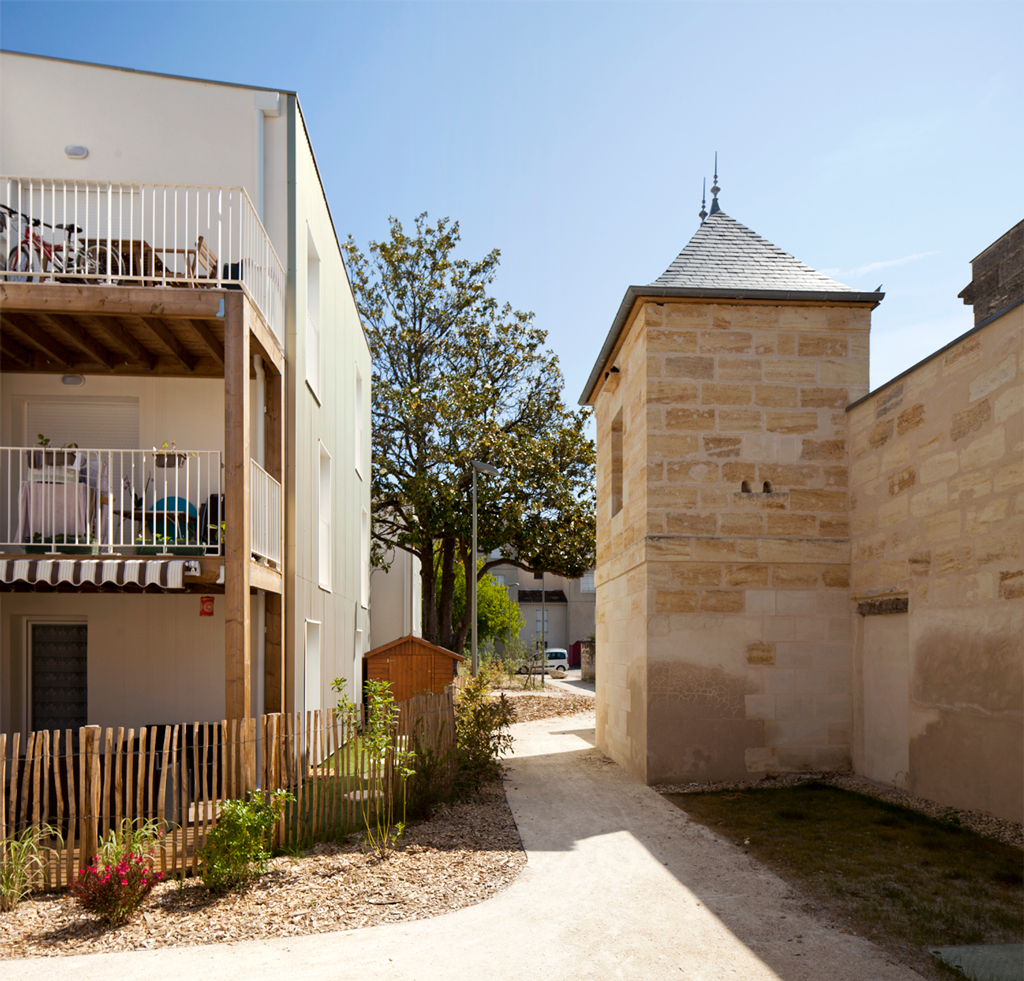 Sylvania, 24 logements à Ambarès-et-Lagrave, 2014 — Lien avec le bâti existant © Edouard Decam