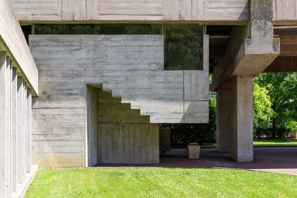 Pilotis et brutalisme, Maison du Brésil, Paris, le Corbusier et Lúcio Costa, 1957 Photos © Pierre Chatel-Innocenti 