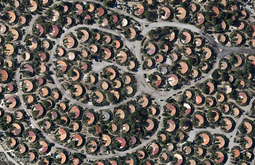 « Le village des sables », Merlin, 1980 - Torreilles, Pyrénées-Orientales. © Google Earth