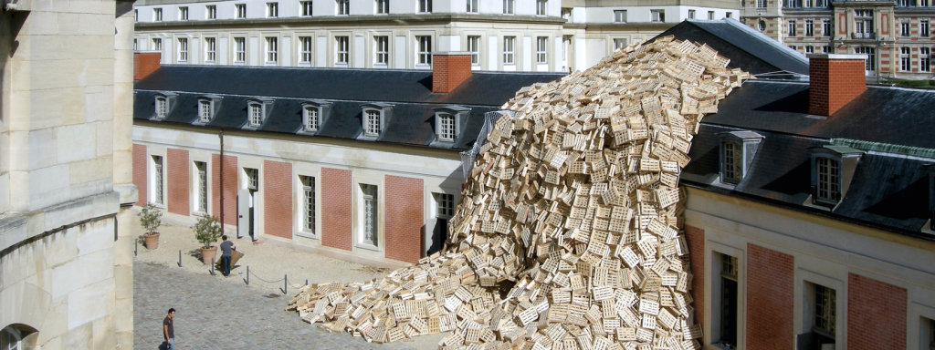 Tadashi Kawamata, La Maréchalerie, Versailles, 2008 © Photo. Laetitia Tura, La Maréchalerie. Courtesy the artist and kamel mennour Paris/London