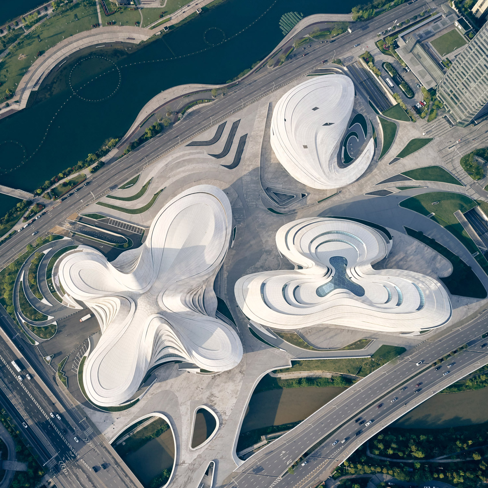 changsha-meixihu-international-culture-art-centre-zaha-hadid-architecture-china_dezeen_2364_sq